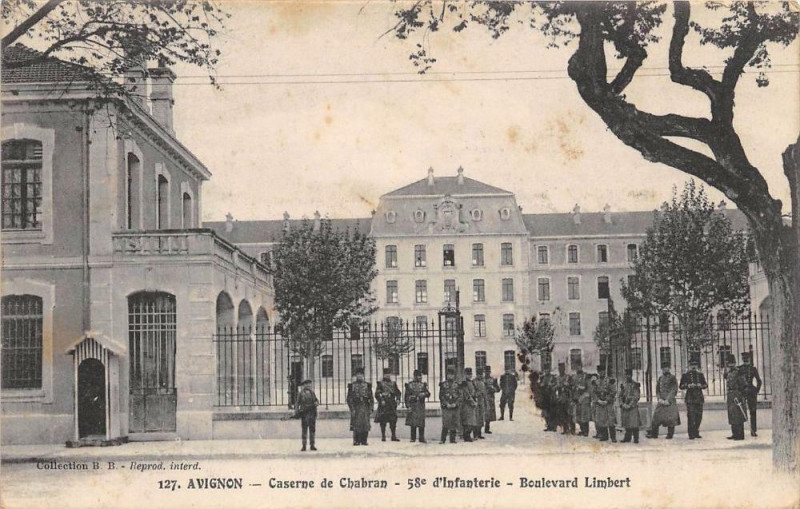 Carte postale ancienne Avignon Caserne De Chabran 58e Bd Limbert à Avignon