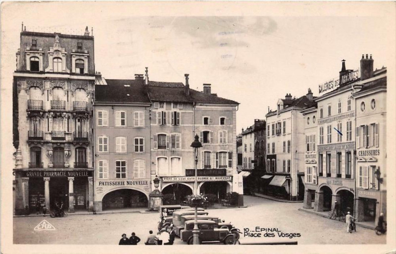 Carte postale ancienne Epinal Place Des Vosges à Épinal