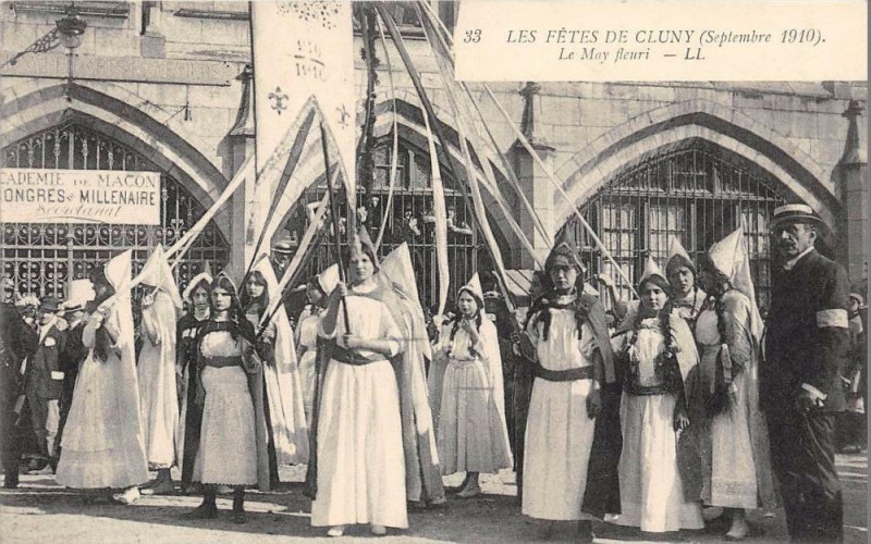 Carte postale ancienne Les Fetes De Cluny Le May Fleuri à Cluny