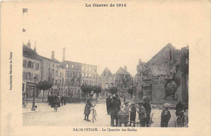 Carte postale ancienne Raon L'Etape Le Quartier Des Halles