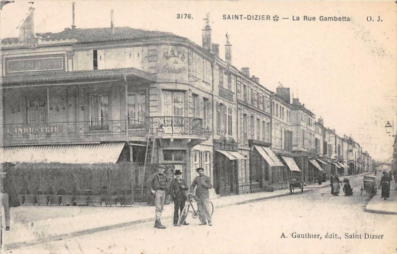 Carte postale ancienne Saint Dizier La Rue Gambetta