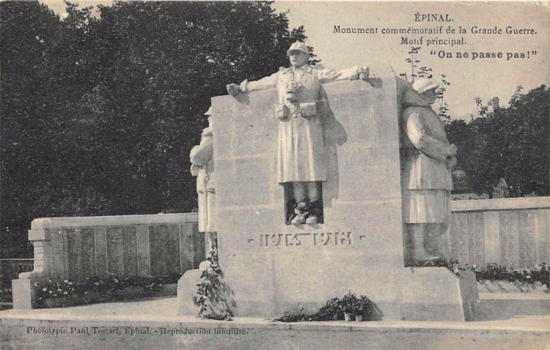 Carte postale ancienne Epinal Monument Commemoratif On Ne Passe Pas à Épinal