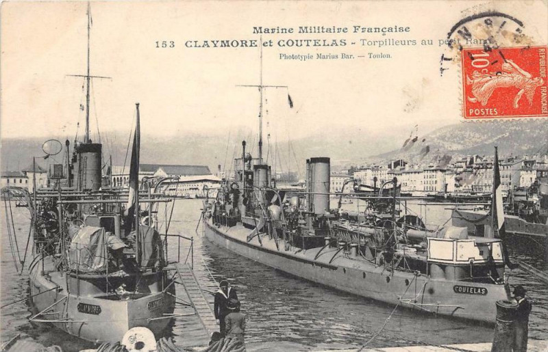 Carte postale ancienne Toulon Claymore Et Coutelas Torpilleurs Au Petit Rang à Toulon