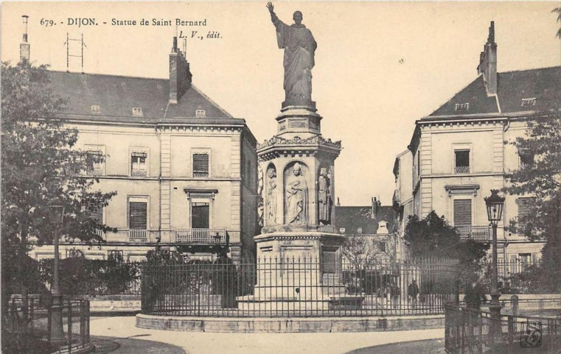 Carte postale ancienne Dijon Statue Saint Bernard à Dijon