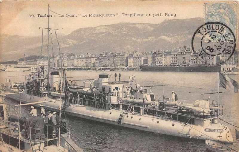Carte postale ancienne Toulon Le Quai Le Mousqueton Torpilleur Au Petit Rang à Toulon