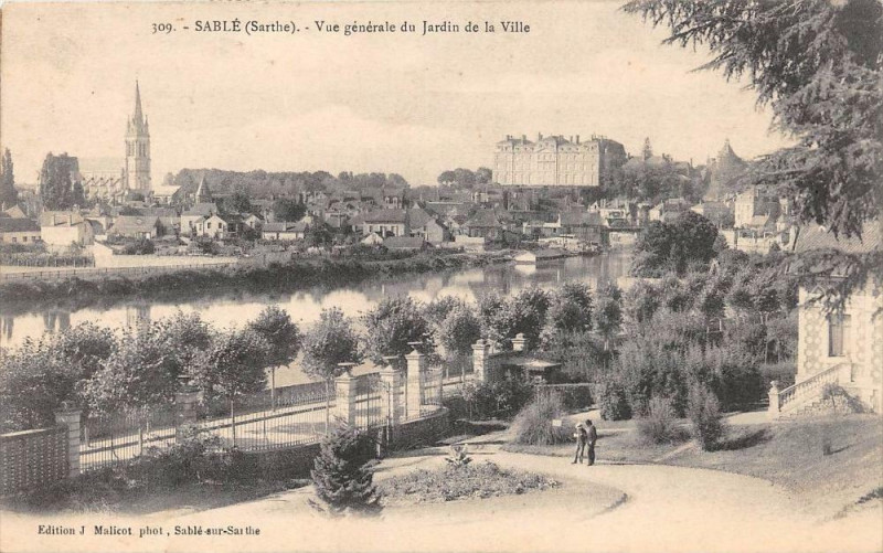 Carte postale ancienne Sable Vue Generale Du Jardin De La Ville