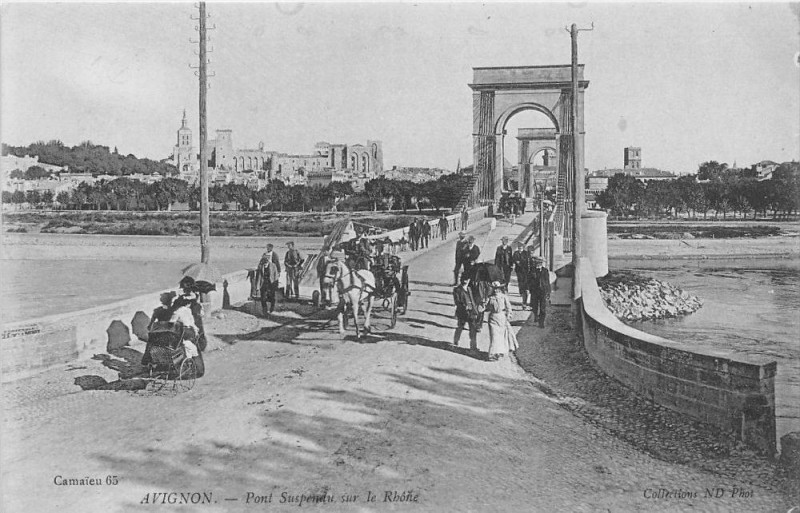 Carte postale ancienne Avignon Le Pont Suspendu Sur Le Rhone à Avignon