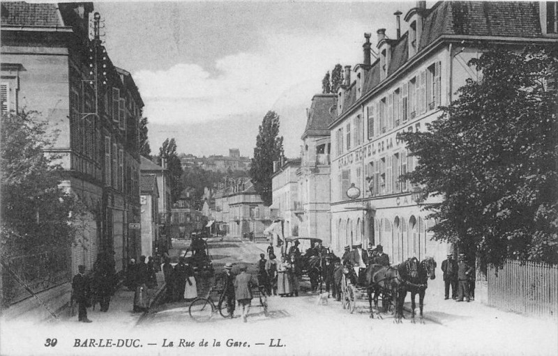 Carte postale ancienne Bar Le Duc La Rue De La Gare à Bar-le-Duc