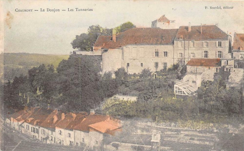Carte postale ancienne Chaumont Le Donjon Tanneries à Chaumont