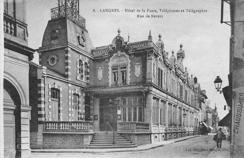 Carte postale ancienne Langres Hotel De La Poste Rue De Nevers à Langres