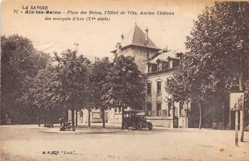 Carte postale ancienne Aix Les Bains Place Des Bains à Aix-les-Bains