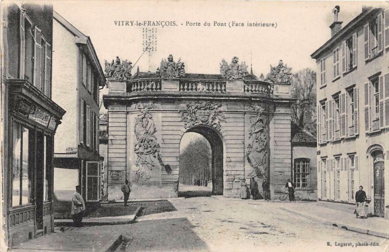 Carte postale ancienne Vitry Le Francois Porte Du Pont