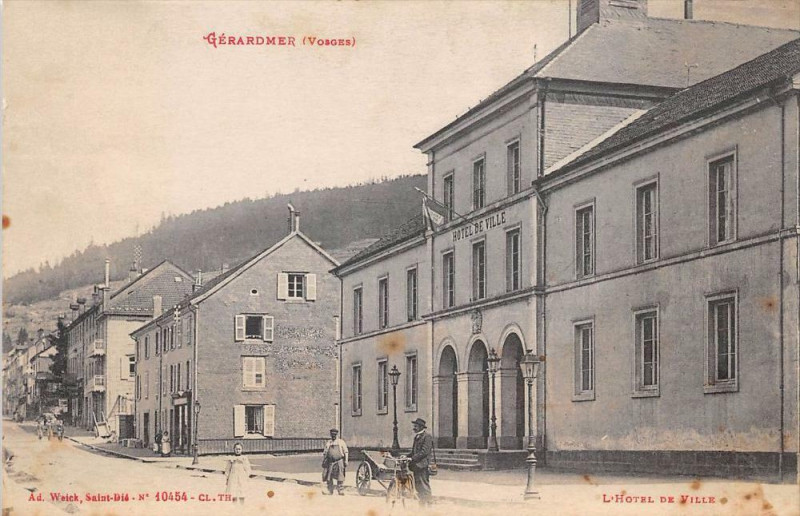 Carte postale ancienne Gerardmer Hotel De Ville à Gérardmer
