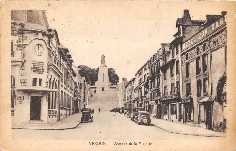 Carte postale ancienne Verdun Avenue De La Victoire à Verdun