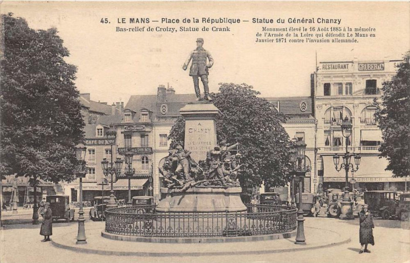 Carte postale ancienne Le Mans Place De La Republique au Mans