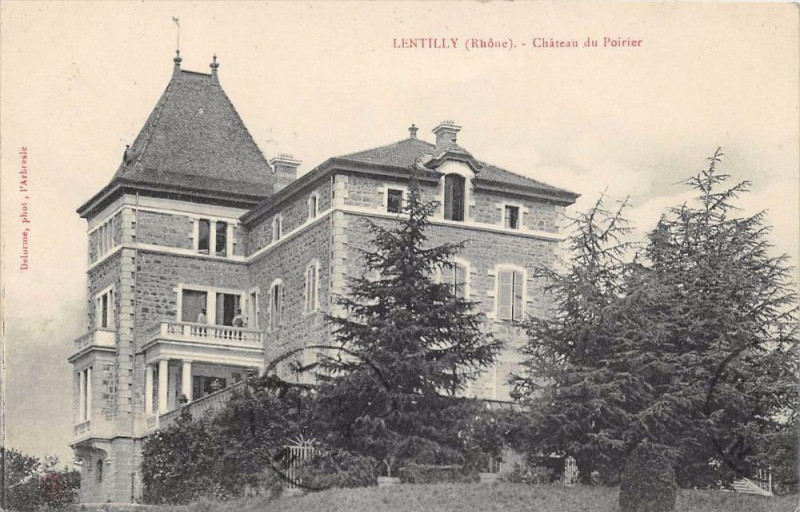 Carte postale ancienne Lentilly Chateau Du Poirier à Lentilly