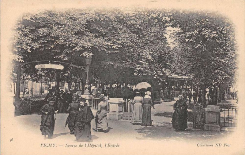 Carte postale ancienne Vichy Source De L'Hopital Entree (dos non divisé) à Vichy