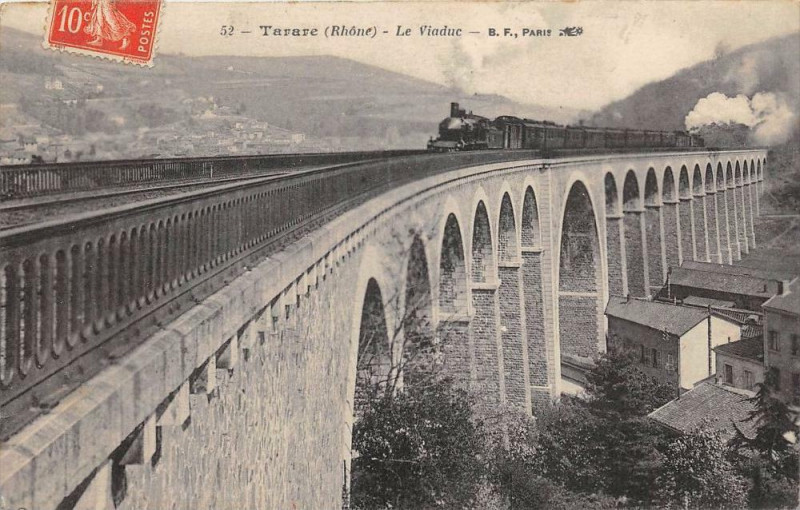 Carte postale ancienne Tarare Le Viaduc Train à Tarare