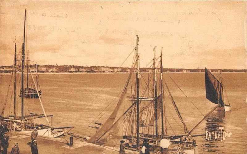 Carte postale ancienne Royan Etude Sur Le Port Du Haut De La Rampe Lessore à Royan