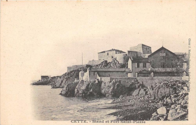 Carte postale ancienne Cette Stand Et Fort Saint Pierre