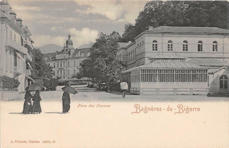 Carte postale ancienne Bagneres De Bigorre Place Des Thermes (dos non divisé)