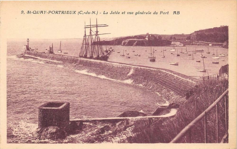 Carte postale ancienne Saint Quay Portrieux La Jetee Et Vue Generale Du Port à Saint-Quay-Portrieux
