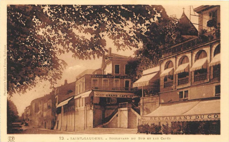 Carte postale ancienne Saunt Gaudens Boulevard Du Sud Et Les Cafes