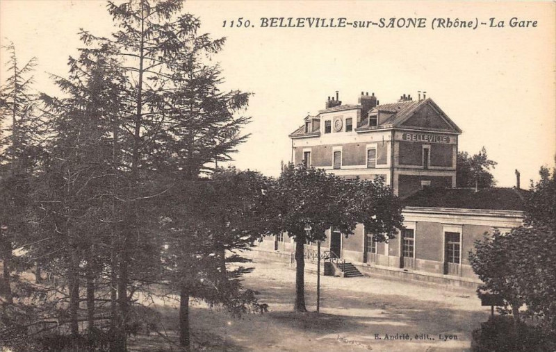 Carte postale ancienne Belleville Sur Saone La Gare