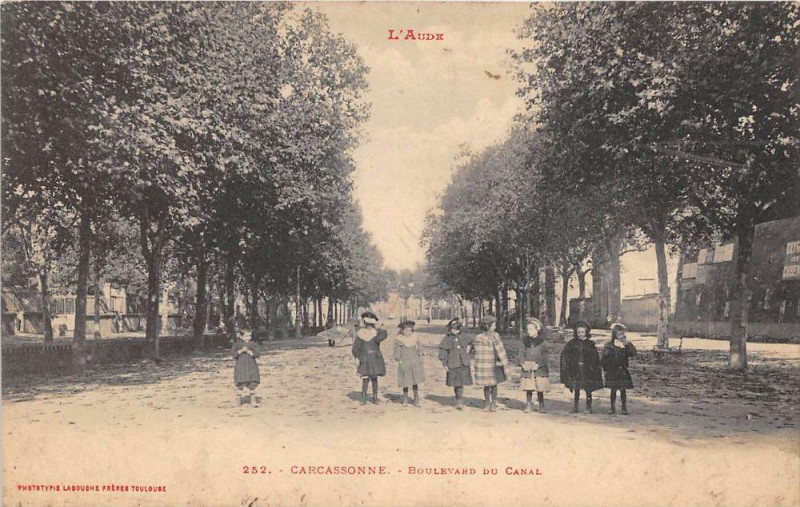 Carte postale ancienne Carcassonne Boulevard Du Canal à Carcassonne