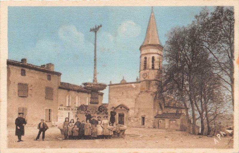 Carte postale ancienne Dourgne Place De L'Eglise à Dourgne