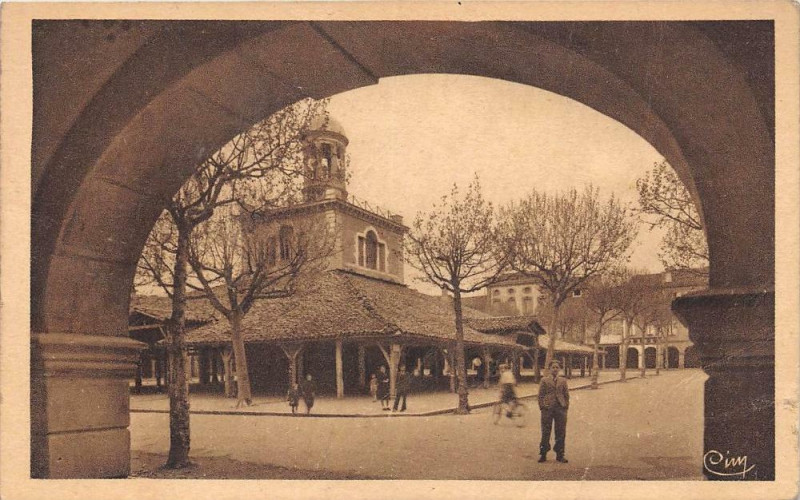 Carte postale ancienne Revel Le Beffroi à Revel