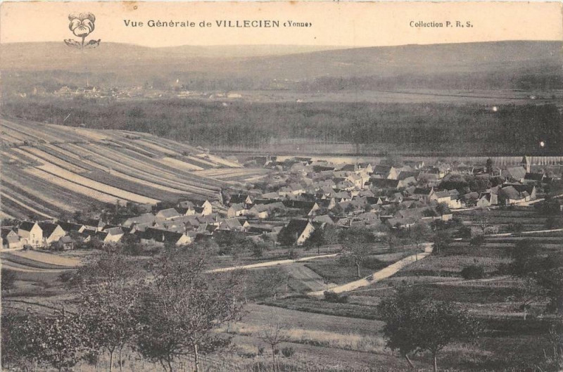 Carte postale ancienne Vue Generale De Villecien à Villecien