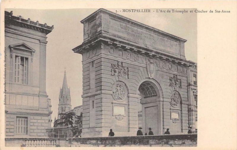 Carte postale ancienne Montpellier Arc De Triomphe Et Clocher  (dos non divisé) à Montpellier