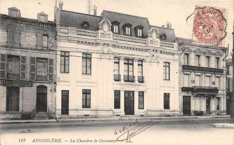 Carte postale ancienne Angouleme La Chambre De Commerce à Angoulême