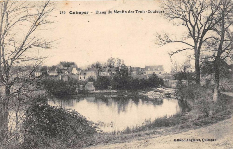 Carte postale ancienne Quimper Etang Du Moulin Des Trois Couleurs à Quimper