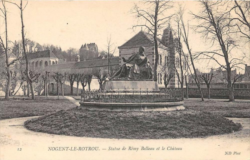 Carte postale ancienne Nogent Le Rotrou Statue De Remy Belleau Et Chateau à Nogent-le-Rotrou