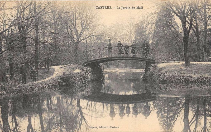 Carte postale ancienne Castres Le Jardin Du Mail à Castres