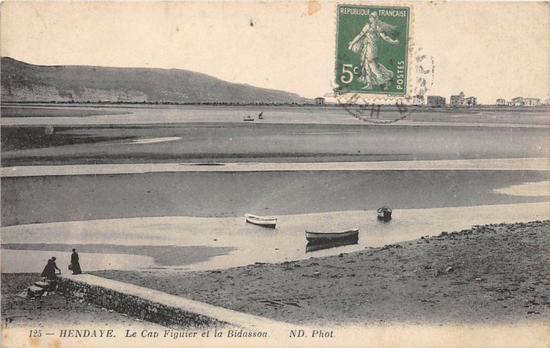 Carte postale ancienne Hendaye Le Cap Figuier Et La Bidassoa à Hendaye