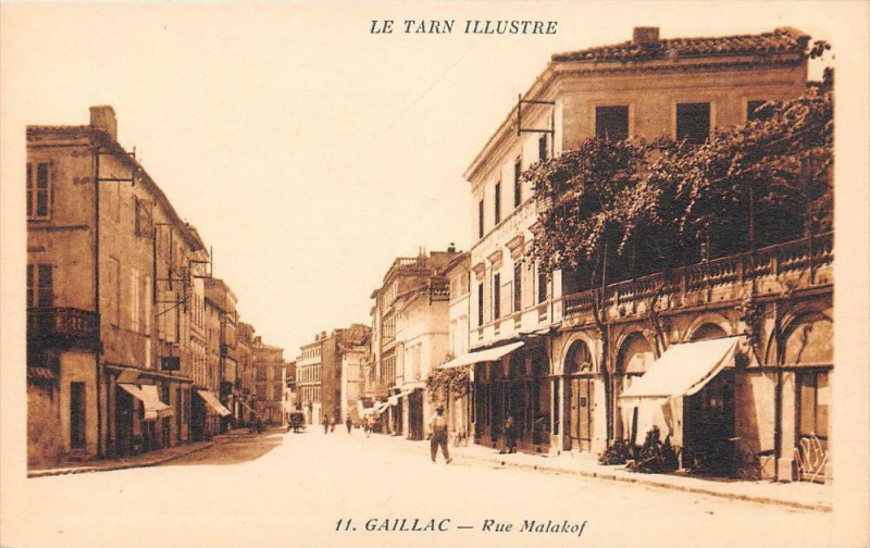 Carte postale ancienne Gaillac Rue Malakoff à Gaillac