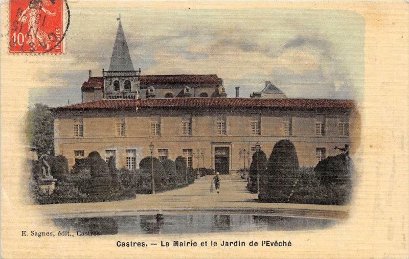 Carte postale ancienne Castres La Mairie Et Le Jardin De L'Eveche (cpa toilée émaillée à Castres
