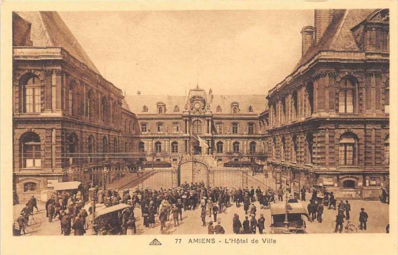 Carte postale ancienne Amiens L'Hotel De Ville à Amiens
