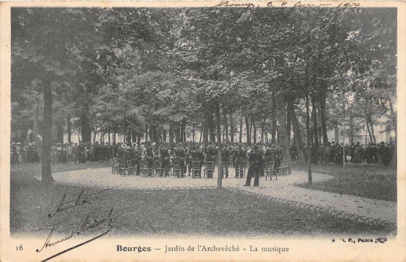 Carte postale ancienne Bourges Jardin De L'Archeveche La Musique à Bourges