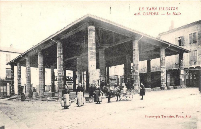 Carte postale ancienne Cordes La Halle