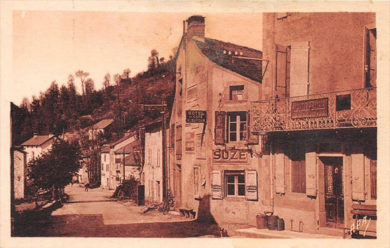 Carte postale ancienne Esperausses Avenue De Lacaune à Espérausses