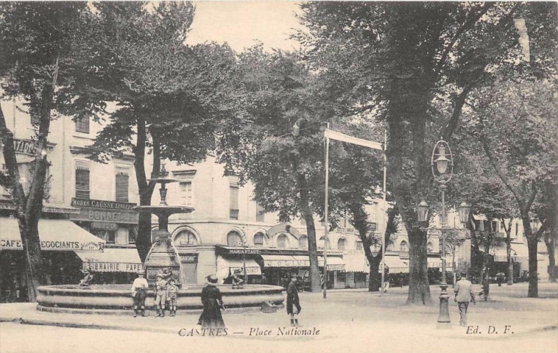 Carte postale ancienne Castres Place Nationale à Castres
