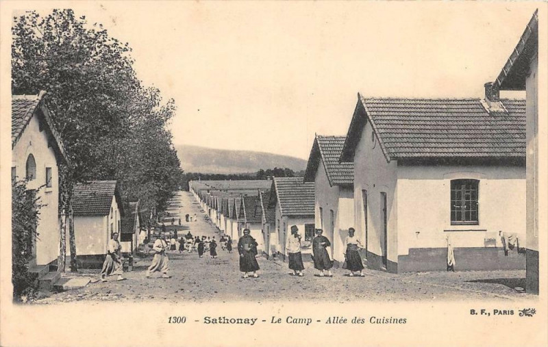 Carte postale ancienne Sathonay Le Camp Allee Des Cuisines