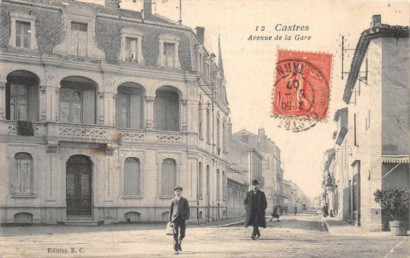 Carte postale ancienne Castres Avenue De La Gare à Castres