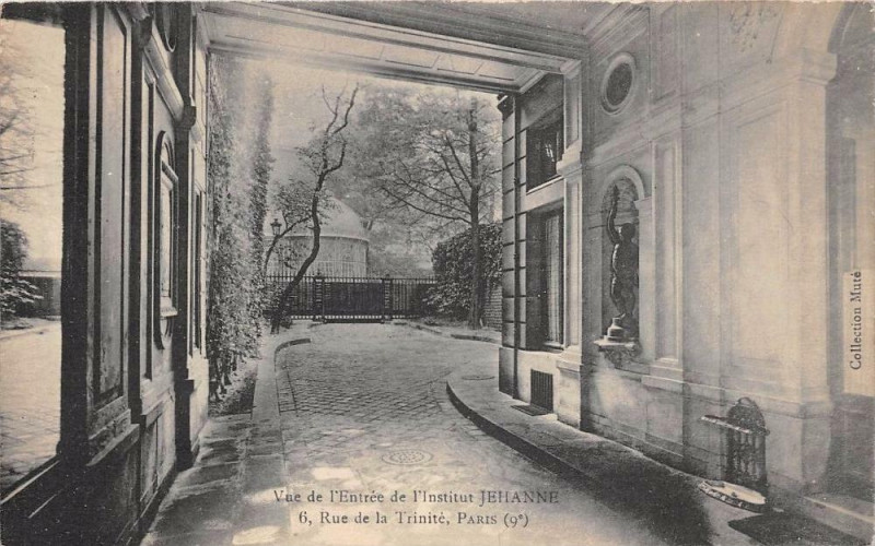 Carte postale ancienne Paris Vue De L'Entree De L'Institut Jehanne Rue De La Trinite à Paris