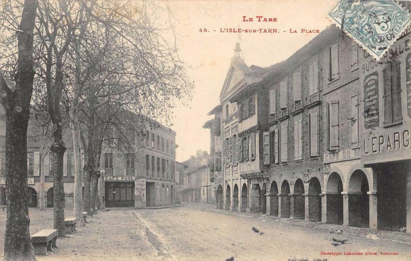 Carte postale ancienne L'Isle Sur Tarn La Place