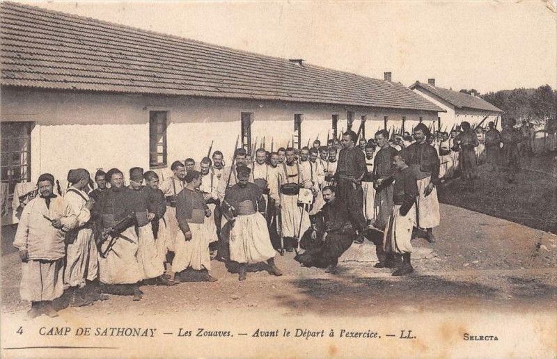 Carte postale ancienne Camp De Sathonay Avant Le Depart A L'Exercice